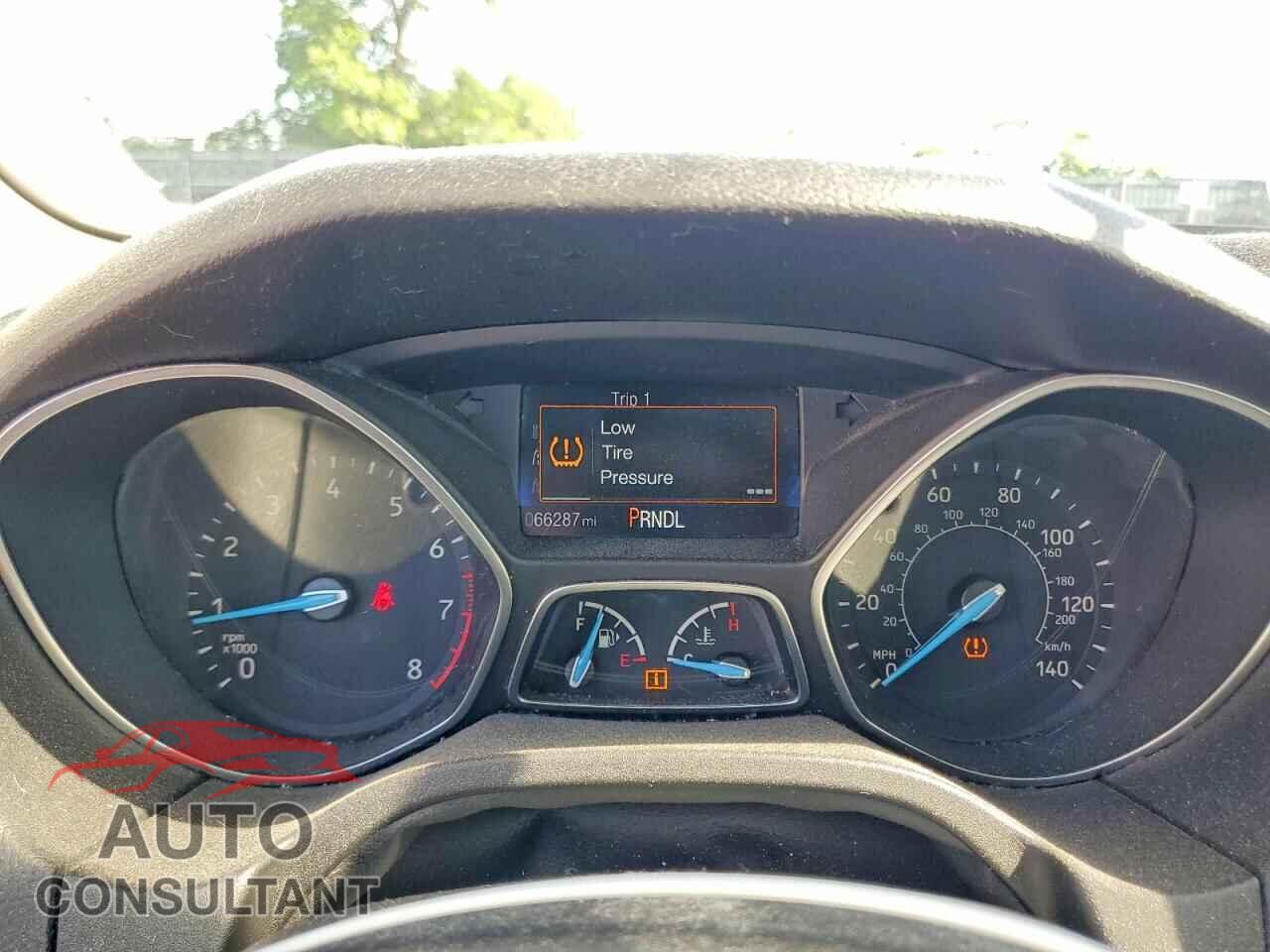 FORD FOCUS 2017 - 1FADP3E29HL266433