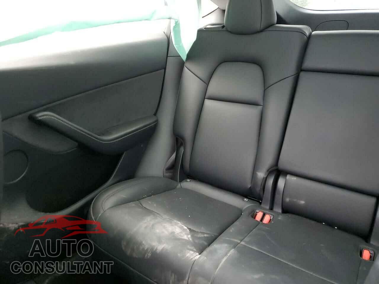 TESLA MODEL Y 2023 - LRWYGDFD5PC164043
