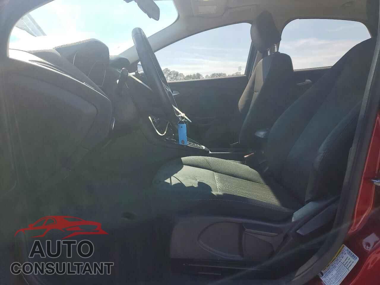 FORD FOCUS 2015 - 1FADP3F29FL338727