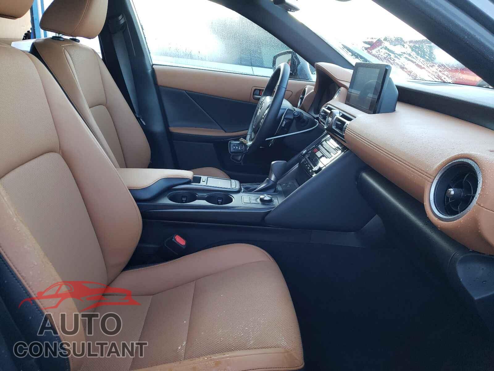 LEXUS IS 2021 - JTHCA1D21M5115256
