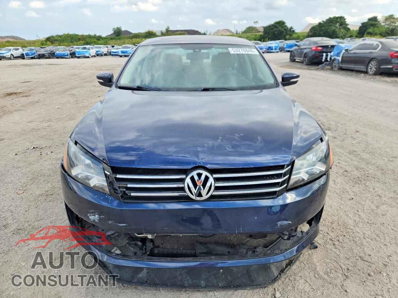VOLKSWAGEN PASSAT 2013 - 1VWBP7A38DC072071