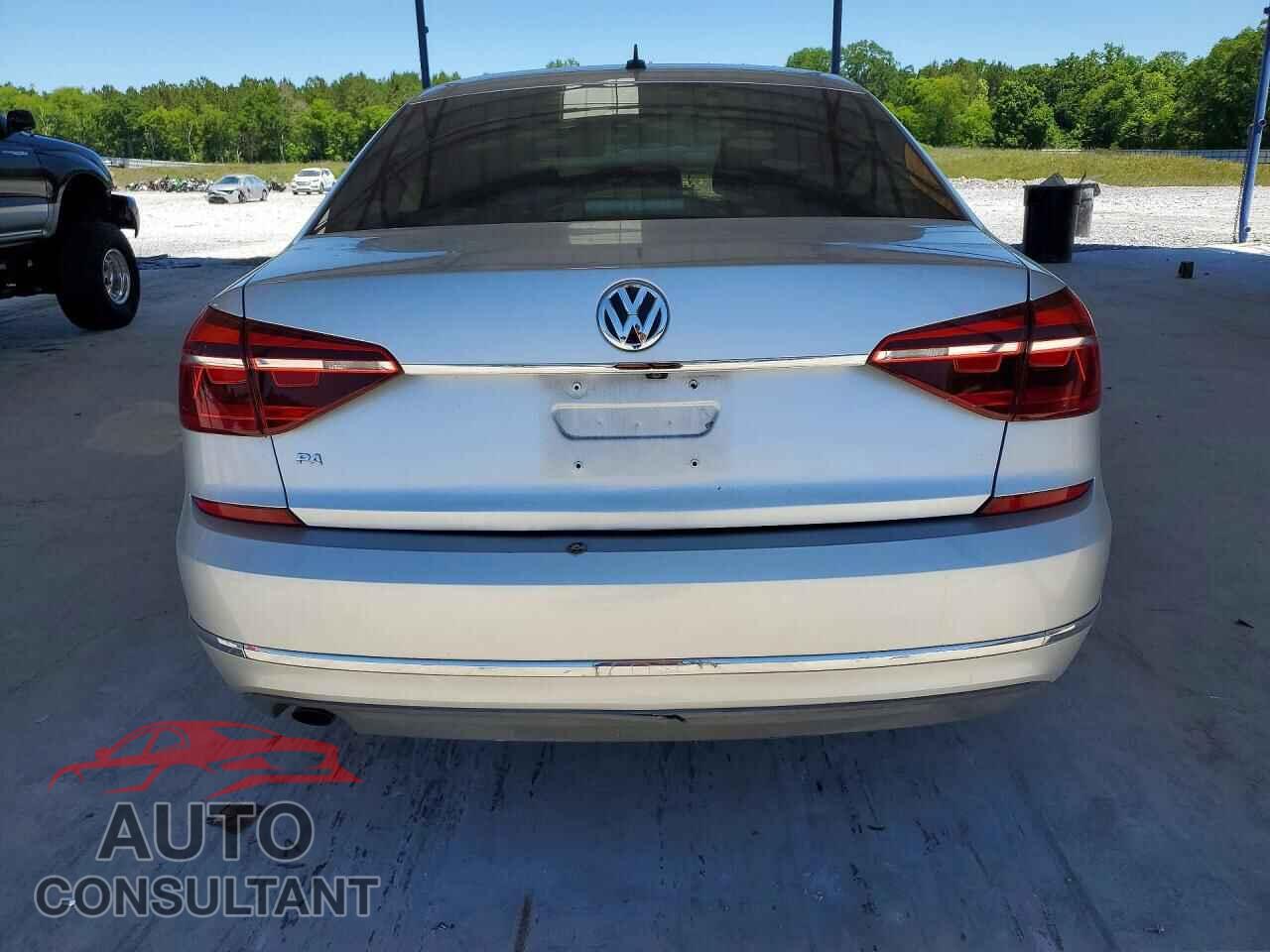 VOLKSWAGEN PASSAT 2017 - 1VWAT7A38HC042632