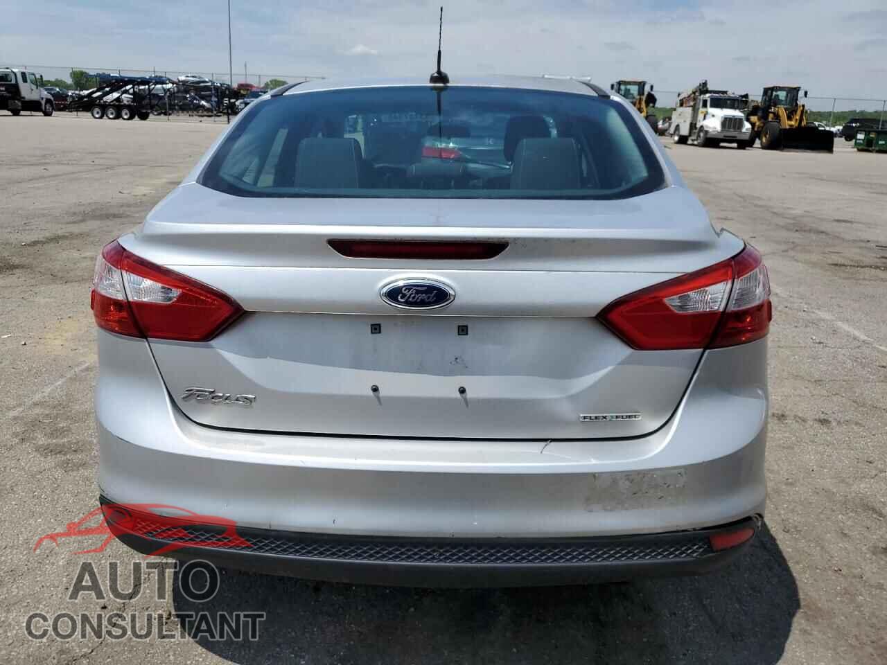 FORD FOCUS 2014 - 1FADP3E26EL182193