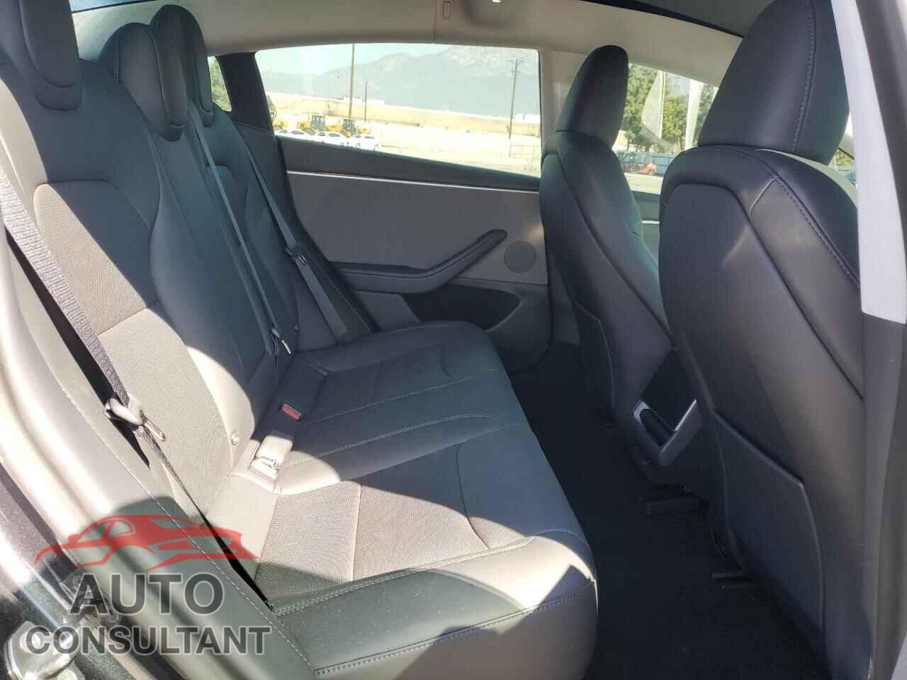 TESLA MODEL 3 2024 - 5YJ3E1EA5RF831272