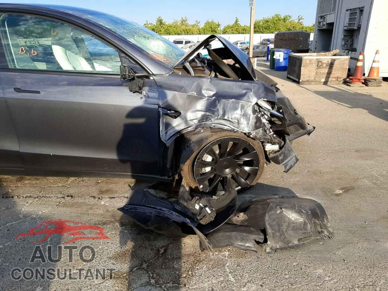 TESLA MODEL Y 2021 - 5YJYGAEE4MF216191