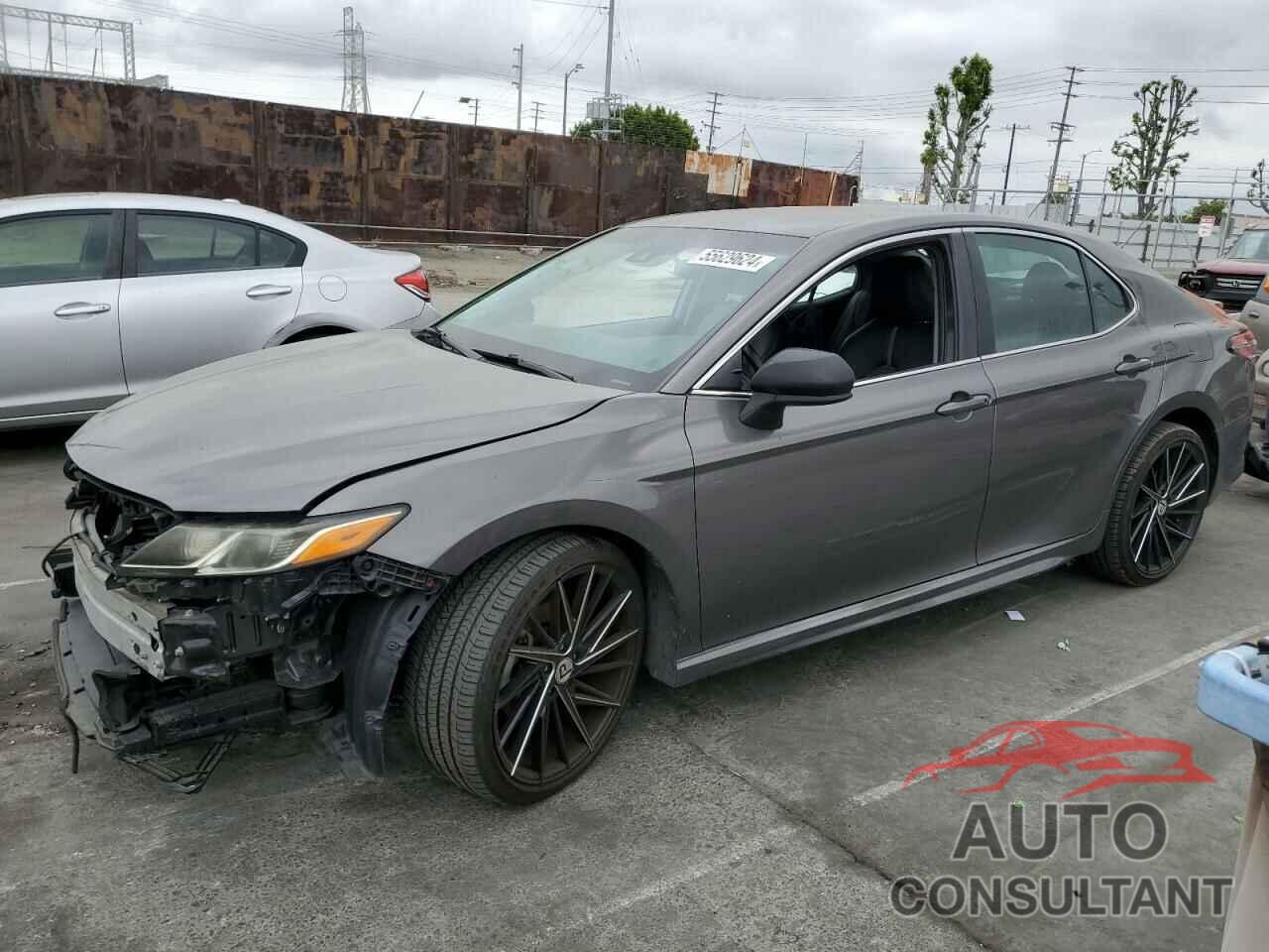 TOYOTA CAMRY 2018 - 4T1B11HK2JU081171