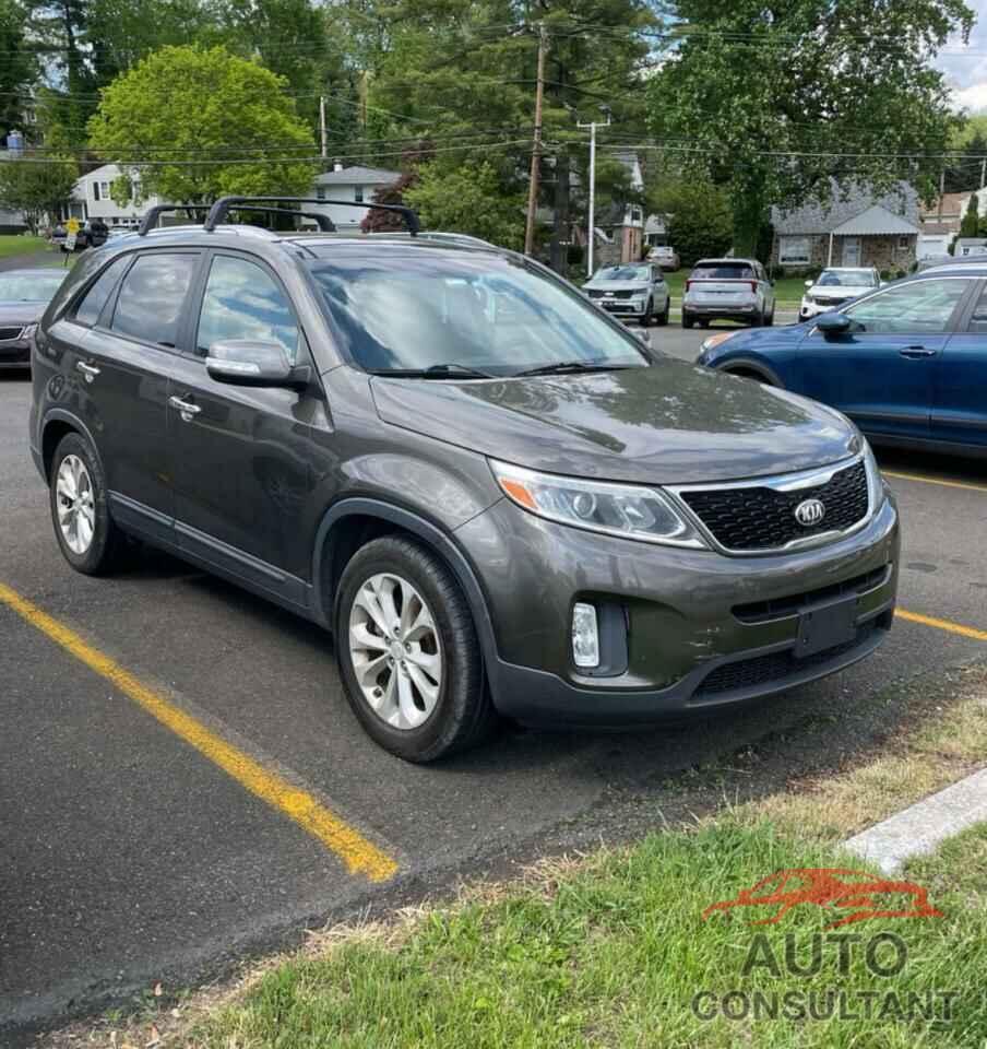 KIA SORENTO 2014 - 5XYKU4A75EG510734