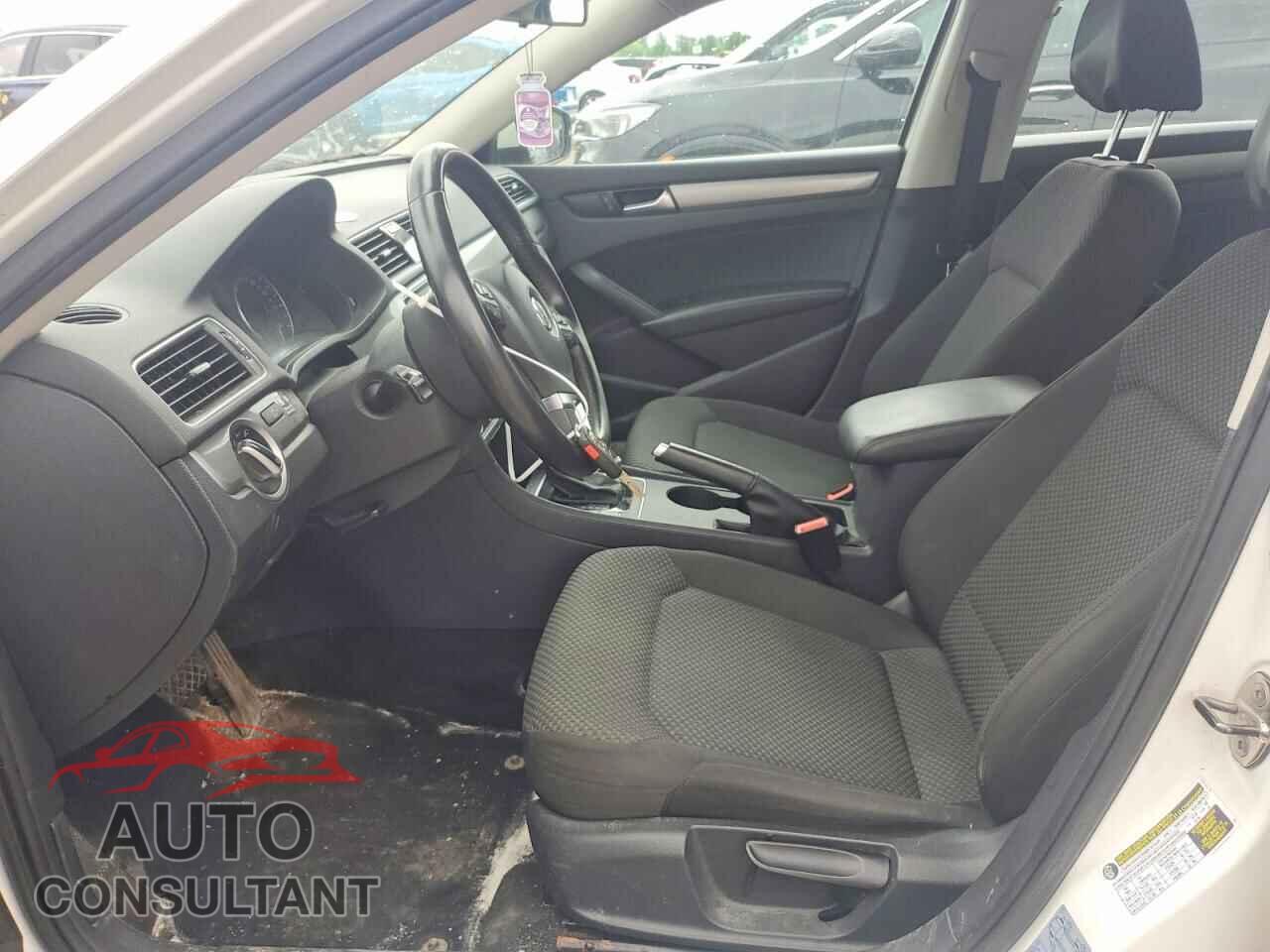 VOLKSWAGEN PASSAT 2013 - 1VWAN7A30DC011606