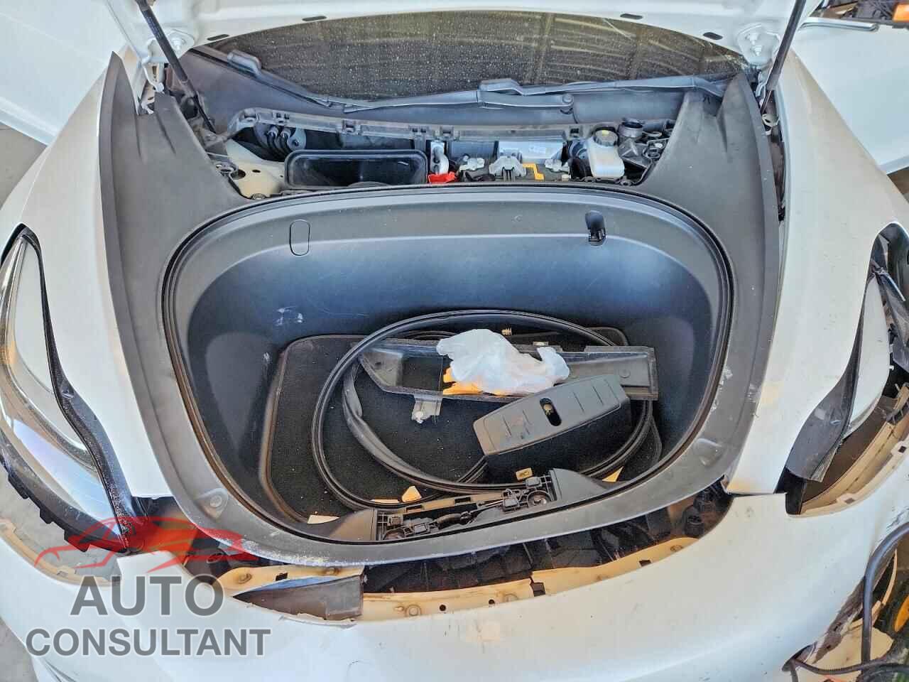 TESLA MODEL 3 2019 - 5YJ3E1EB8KF421841