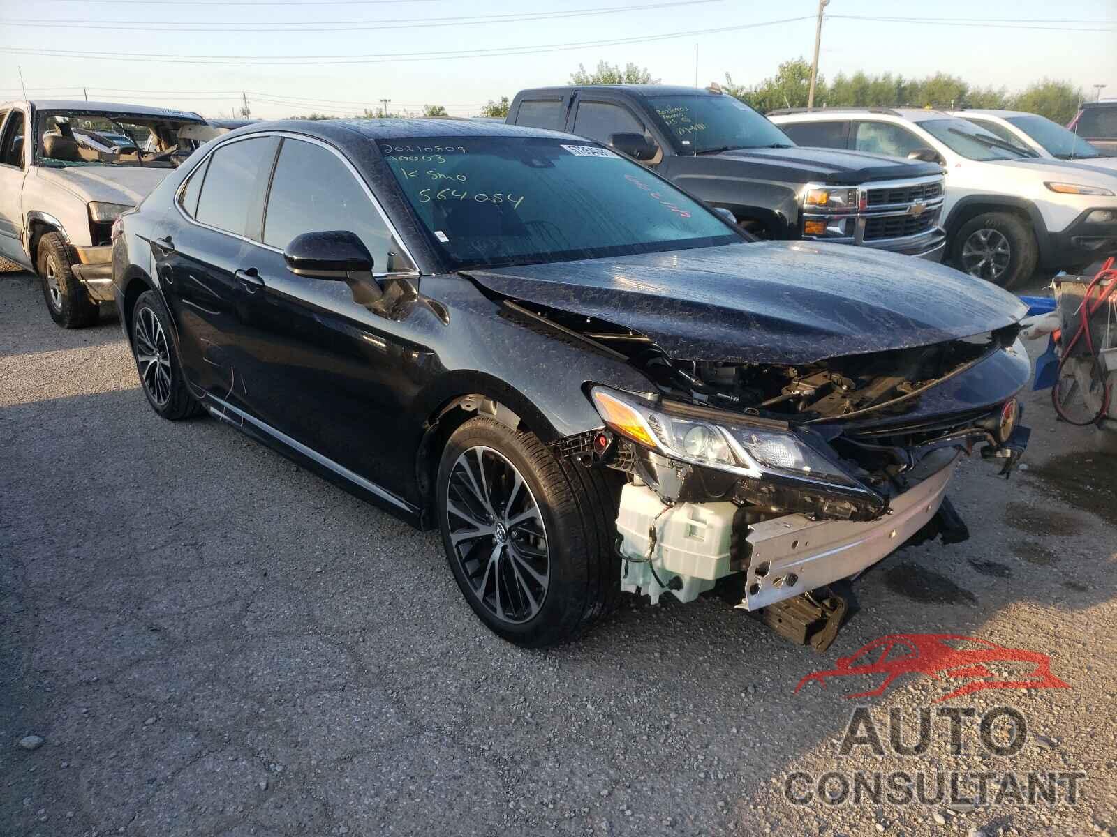 TOYOTA CAMRY 2018 - 4T1B11HK3JU564054
