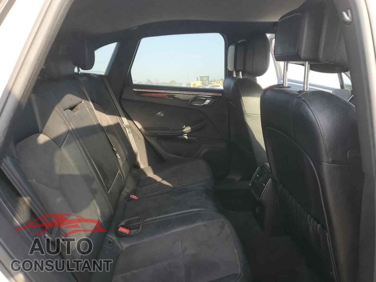 PORSCHE MACAN 2017 - WP1AA2A5XHLB82015