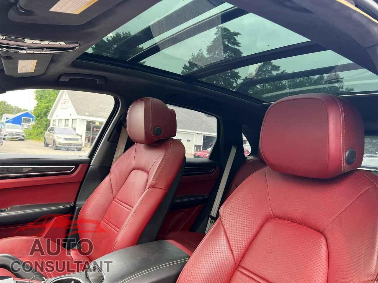 PORSCHE CAYENNE 2021 - WP1AF2AY1MDA36070