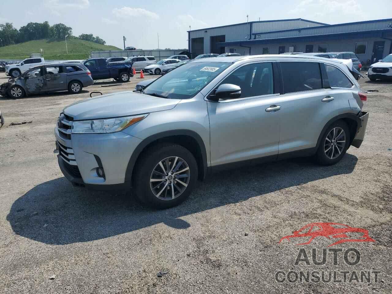 TOYOTA HIGHLANDER 2019 - 5TDJZRFH0KS582984