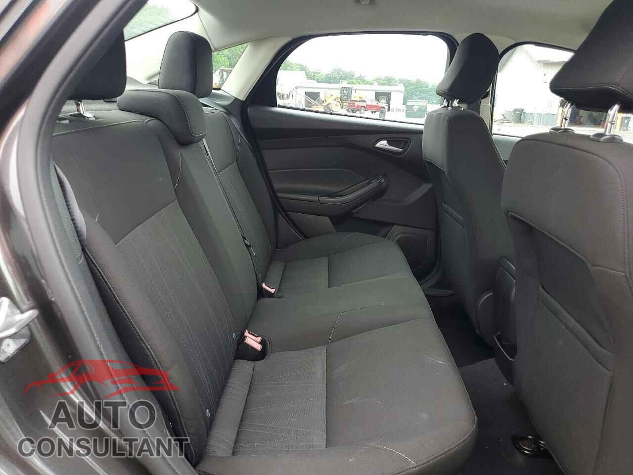 FORD FOCUS 2015 - 1FADP3F2XFL229452