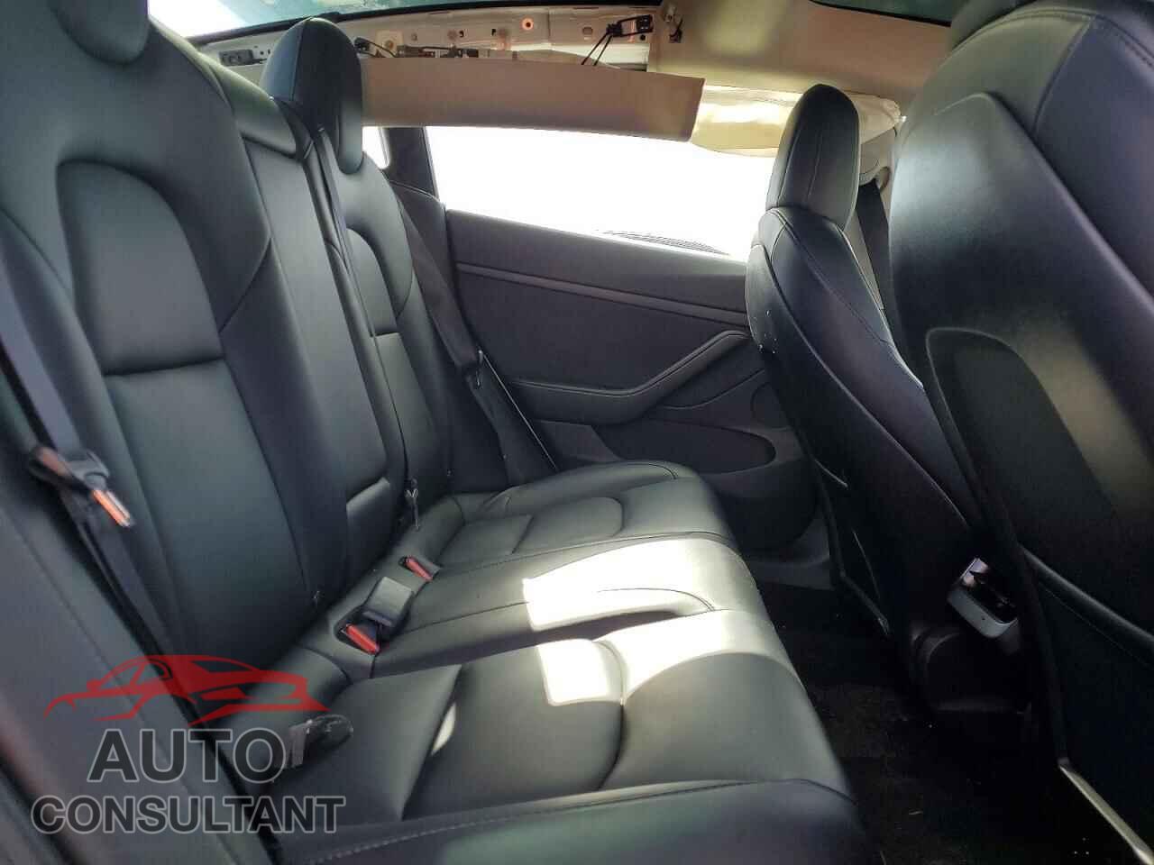 TESLA MODEL 3 2021 - 5YJ3E1EAXMF053138
