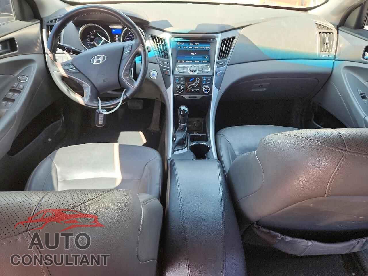 HYUNDAI SONATA 2012 - KMHEC4A40CA055645