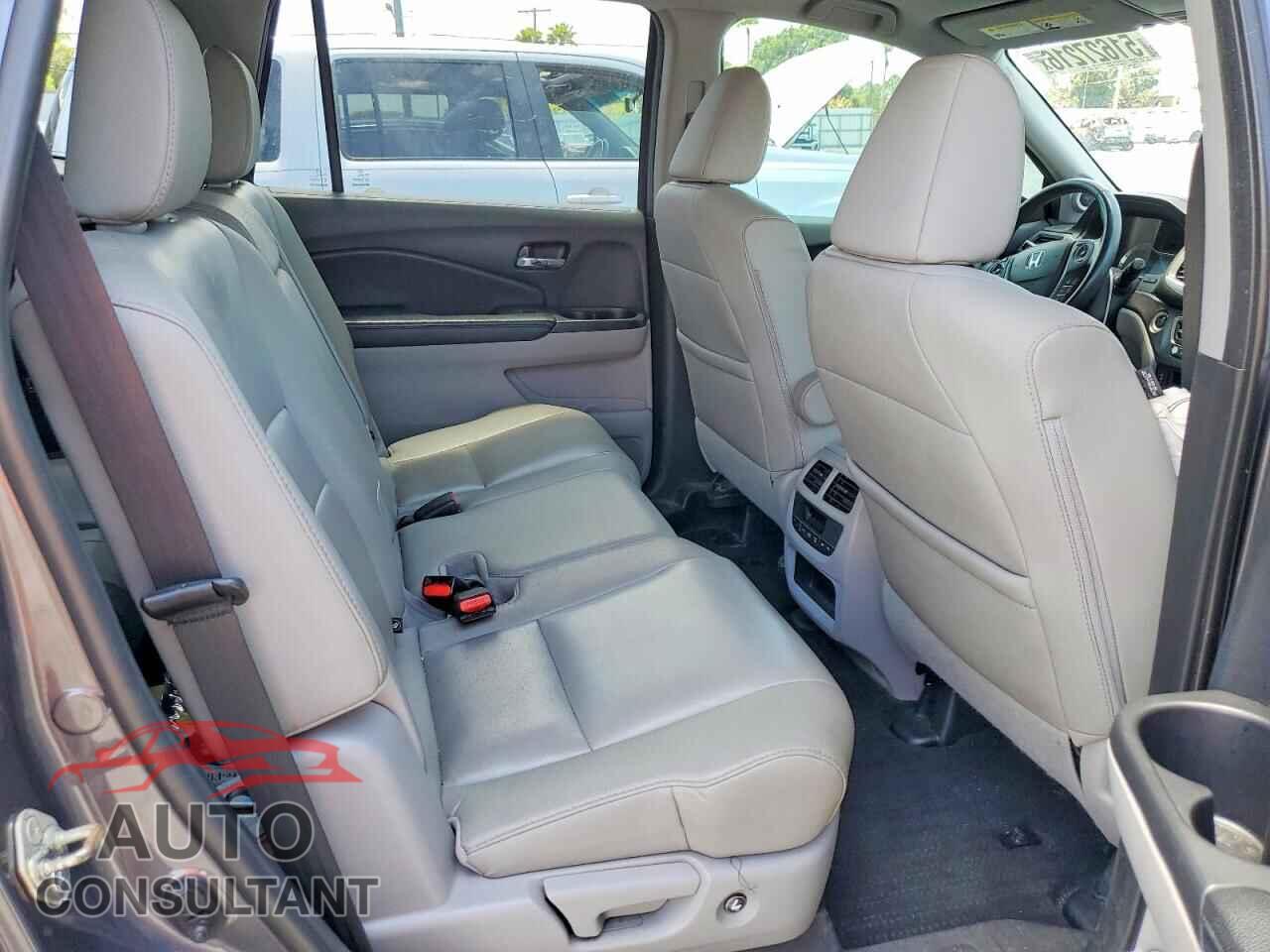 HONDA PILOT 2017 - 5FNYF5H71HB010419