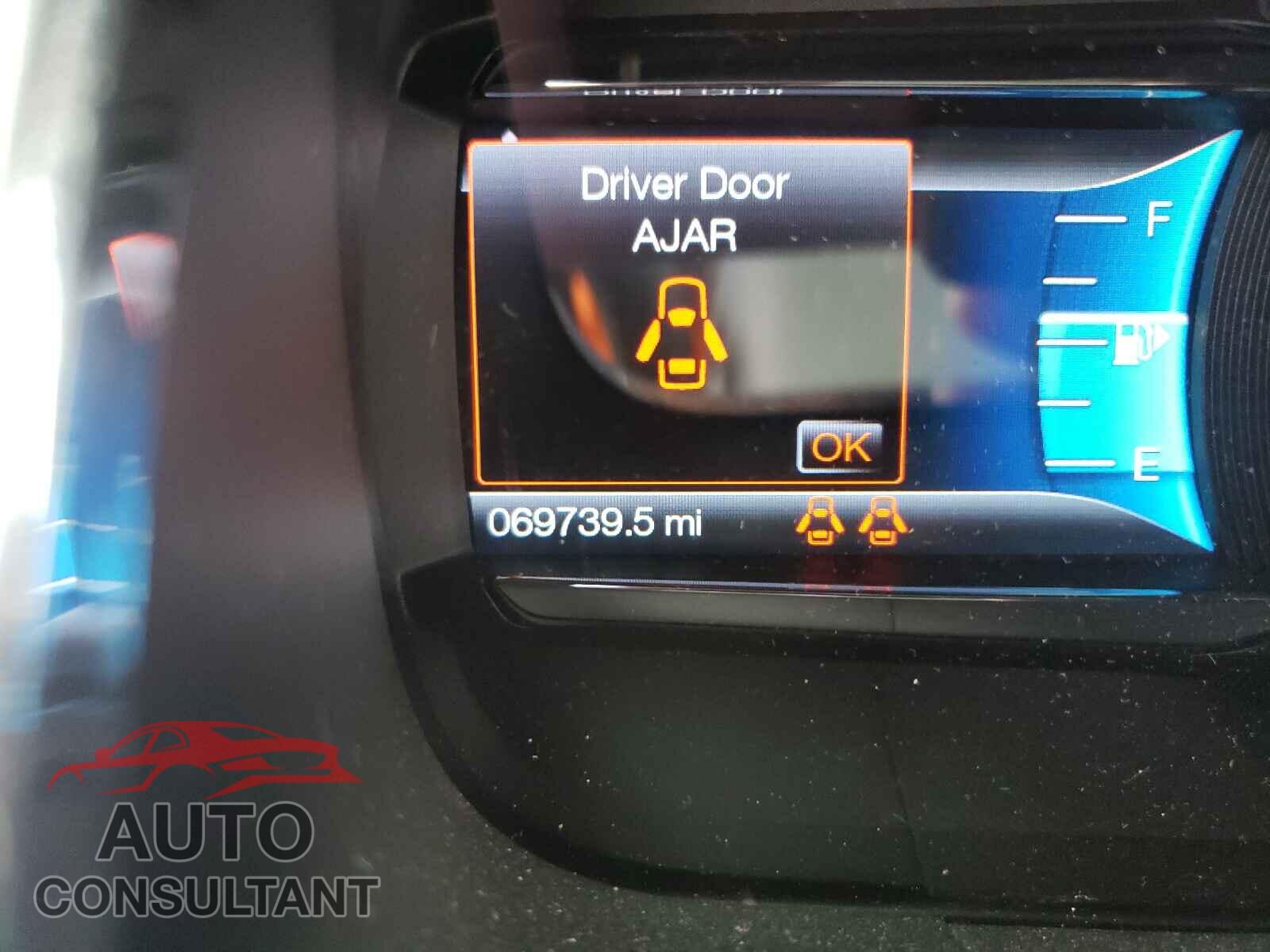 FORD TAURUS 2017 - 1FAHP2E86HG106261