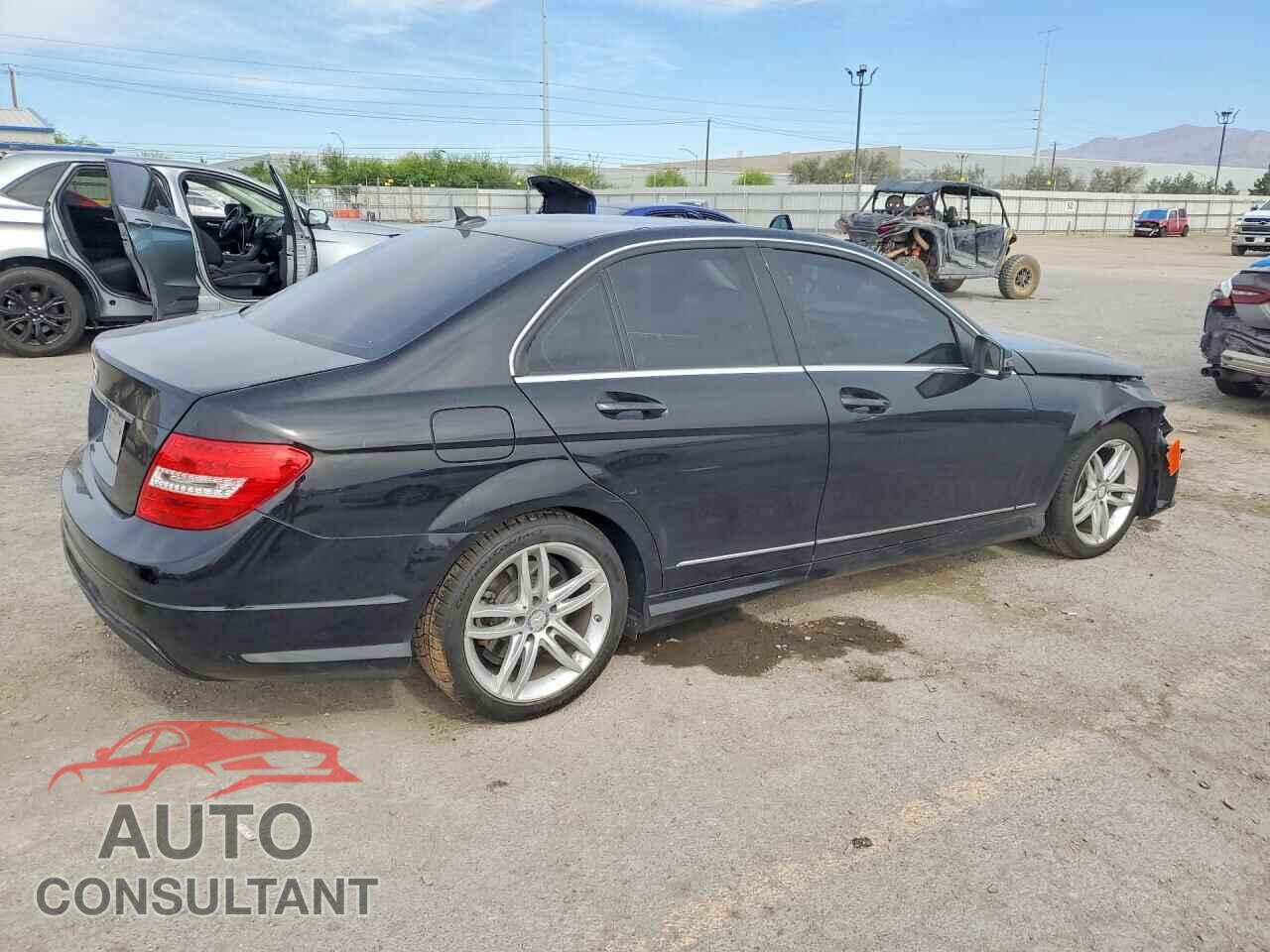 MERCEDES-BENZ C-CLASS 2013 - WDDGF4HB5DR279947