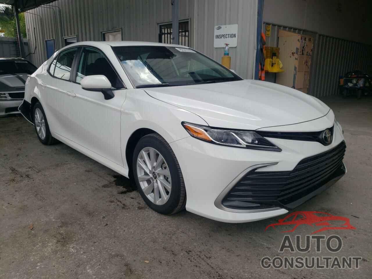TOYOTA CAMRY 2022 - 4T1C11AK7NU680071