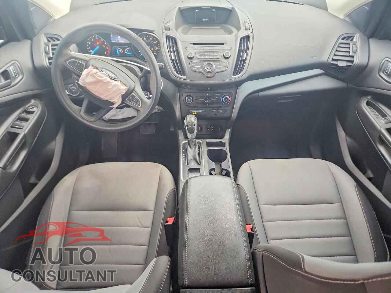 FORD ESCAPE 2017 - 1FMCU0F77HUE25611