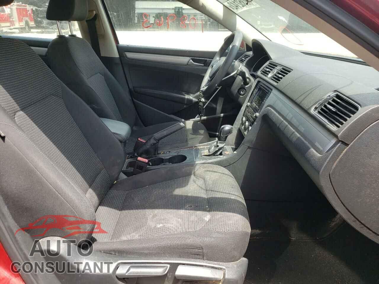 VOLKSWAGEN PASSAT 2017 - 1VWAT7A30HC005154