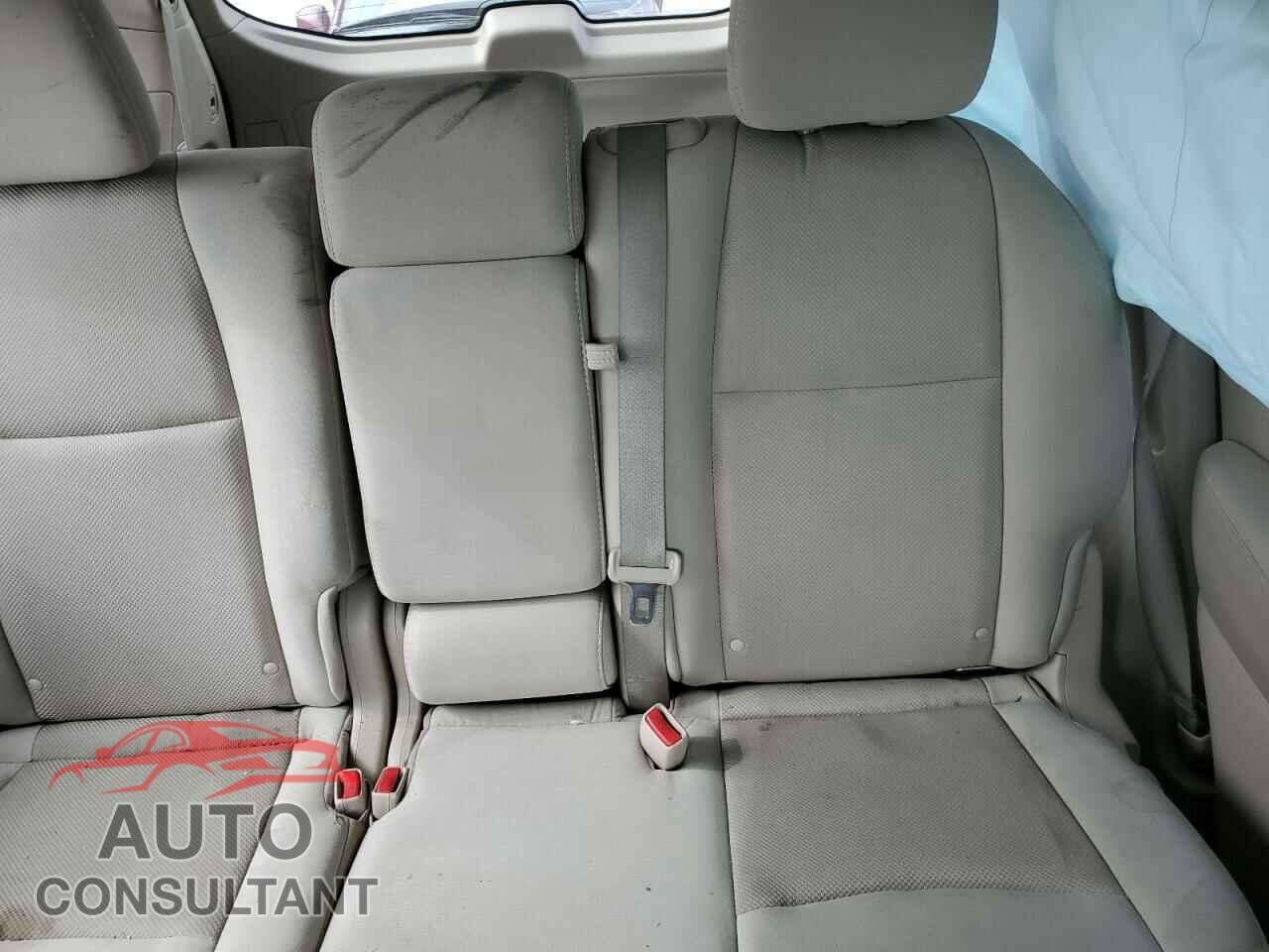 NISSAN PATHFINDER 2017 - 5N1DR2MN8HC684620