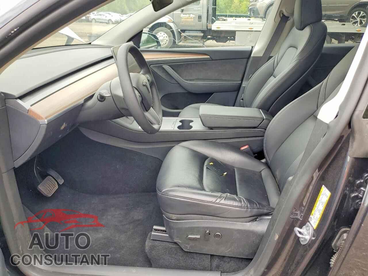 TESLA MODEL Y 2024 - 7SAYGAEE4RF207551