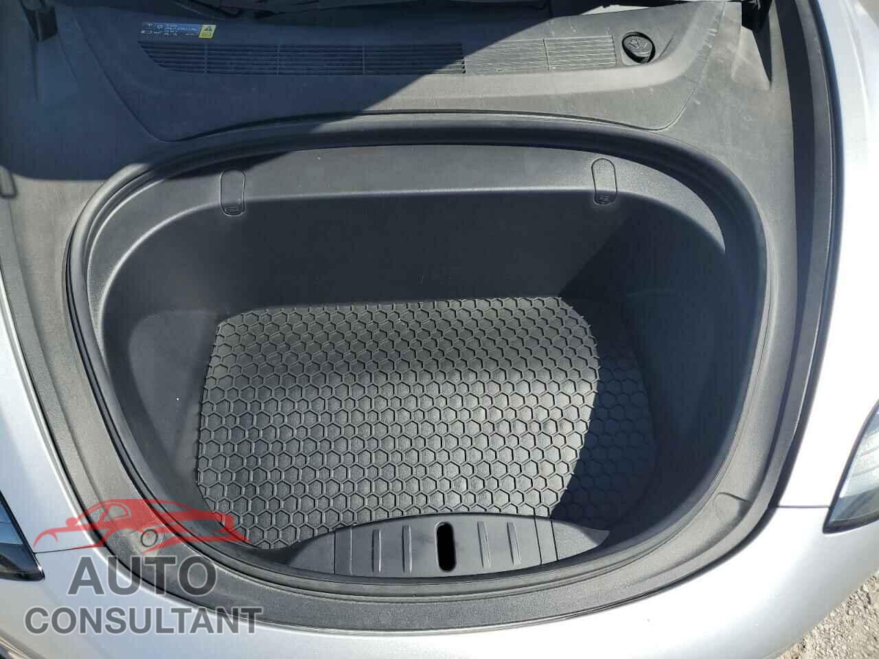 TESLA MODEL 3 2018 - 5YJ3E1EA0JF047571
