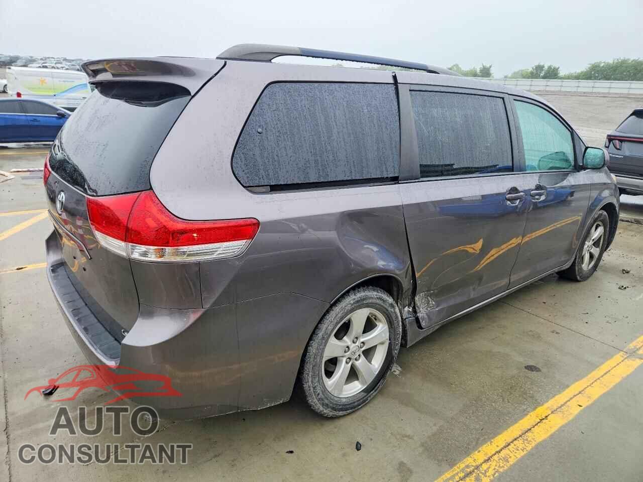 TOYOTA SIENNA 2013 - 5TDKK3DC5DS388127