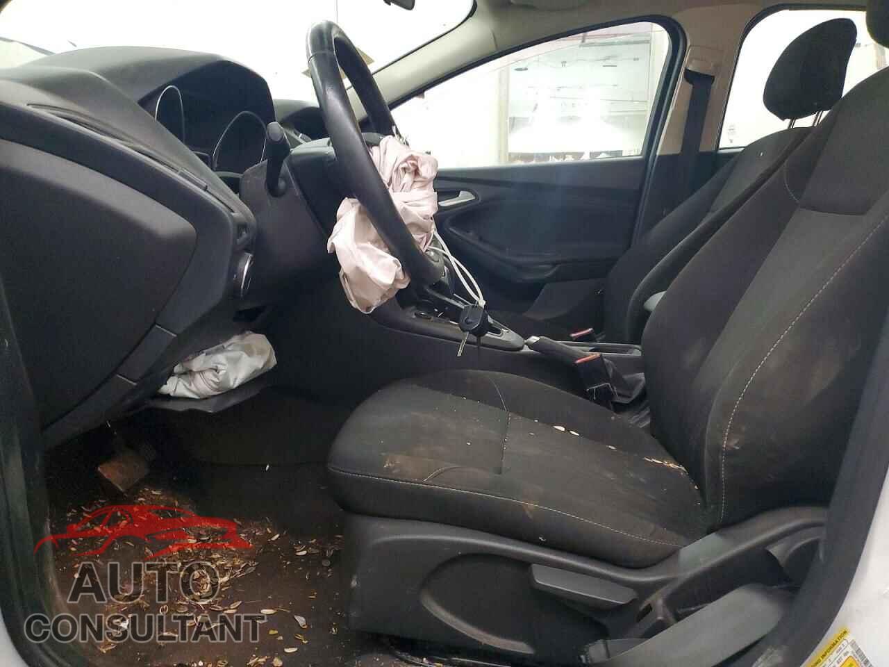 FORD FOCUS 2018 - 1FADP3K26JL226854