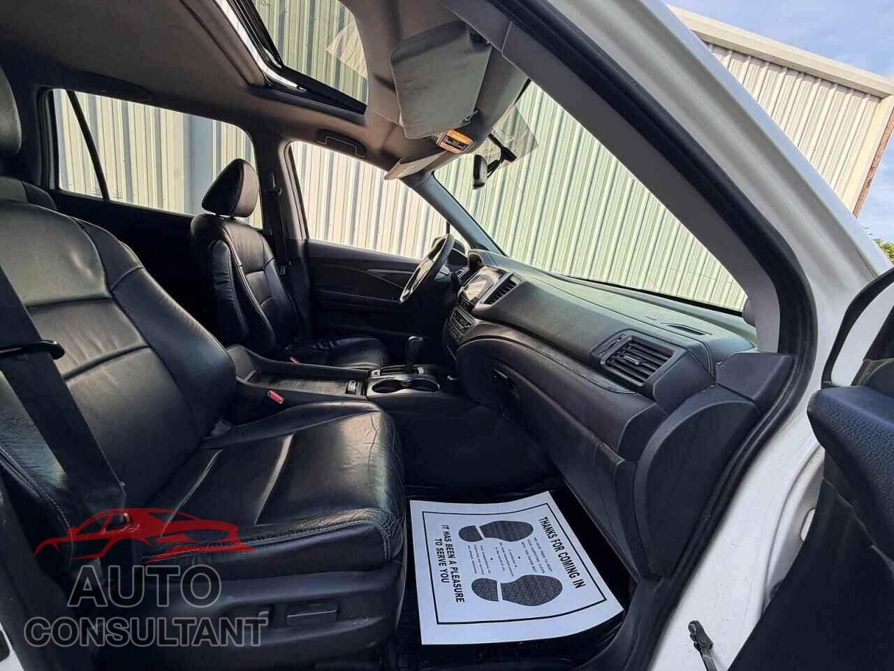 HONDA PILOT 2018 - 5FNYF5H57JB009487