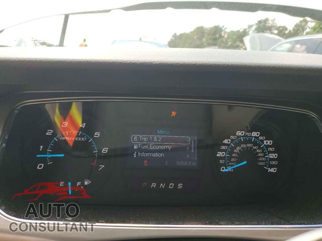 FORD TAURUS 2018 - 1FAHP2E88JG105456