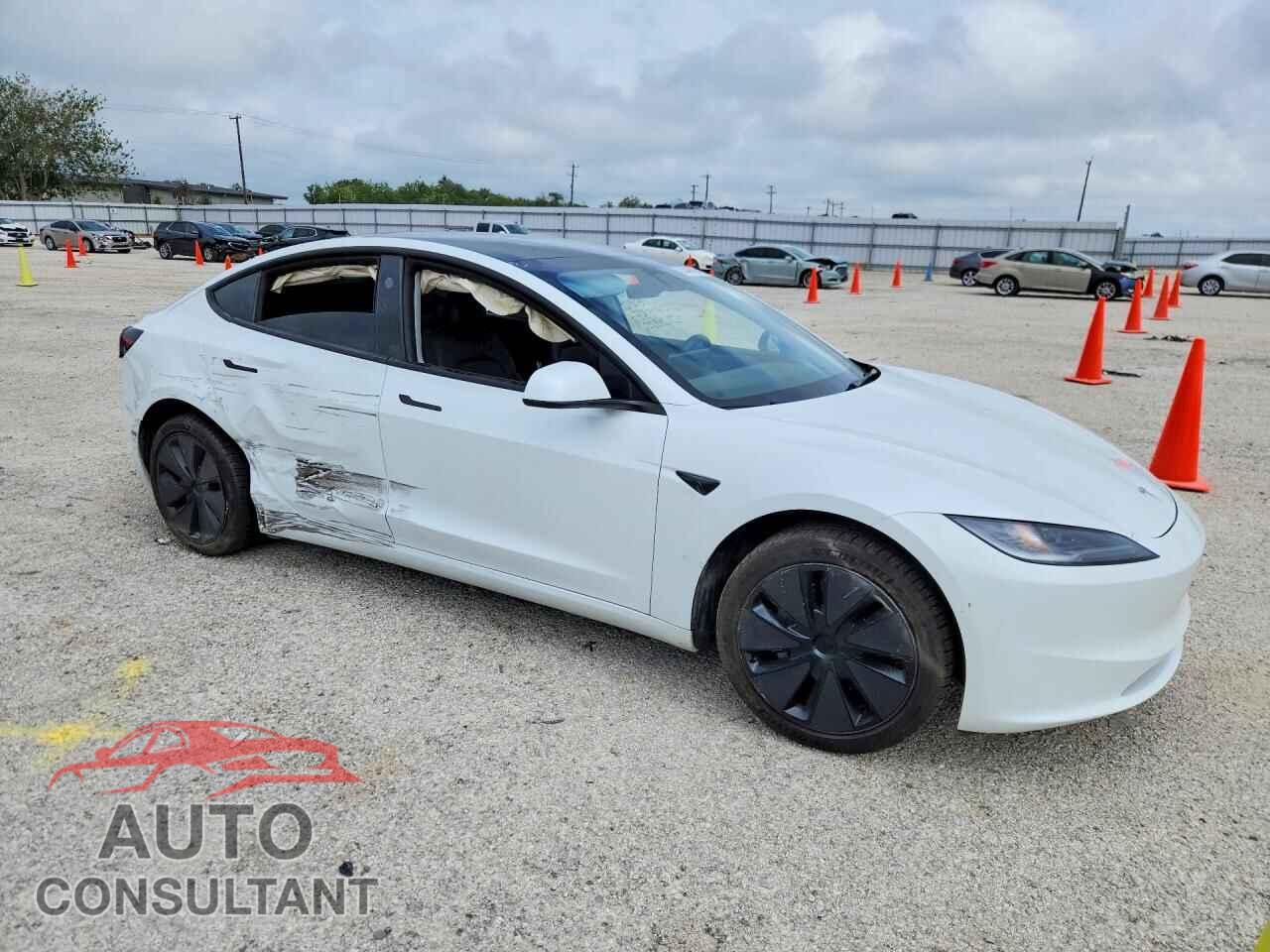 TESLA MODEL 3 2024 - 5YJ3E1EA8RF772735