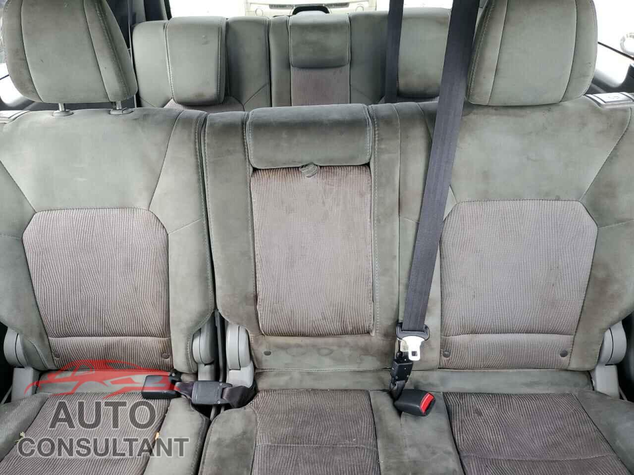 HONDA PILOT 2015 - 5FNYF4H30FB008035