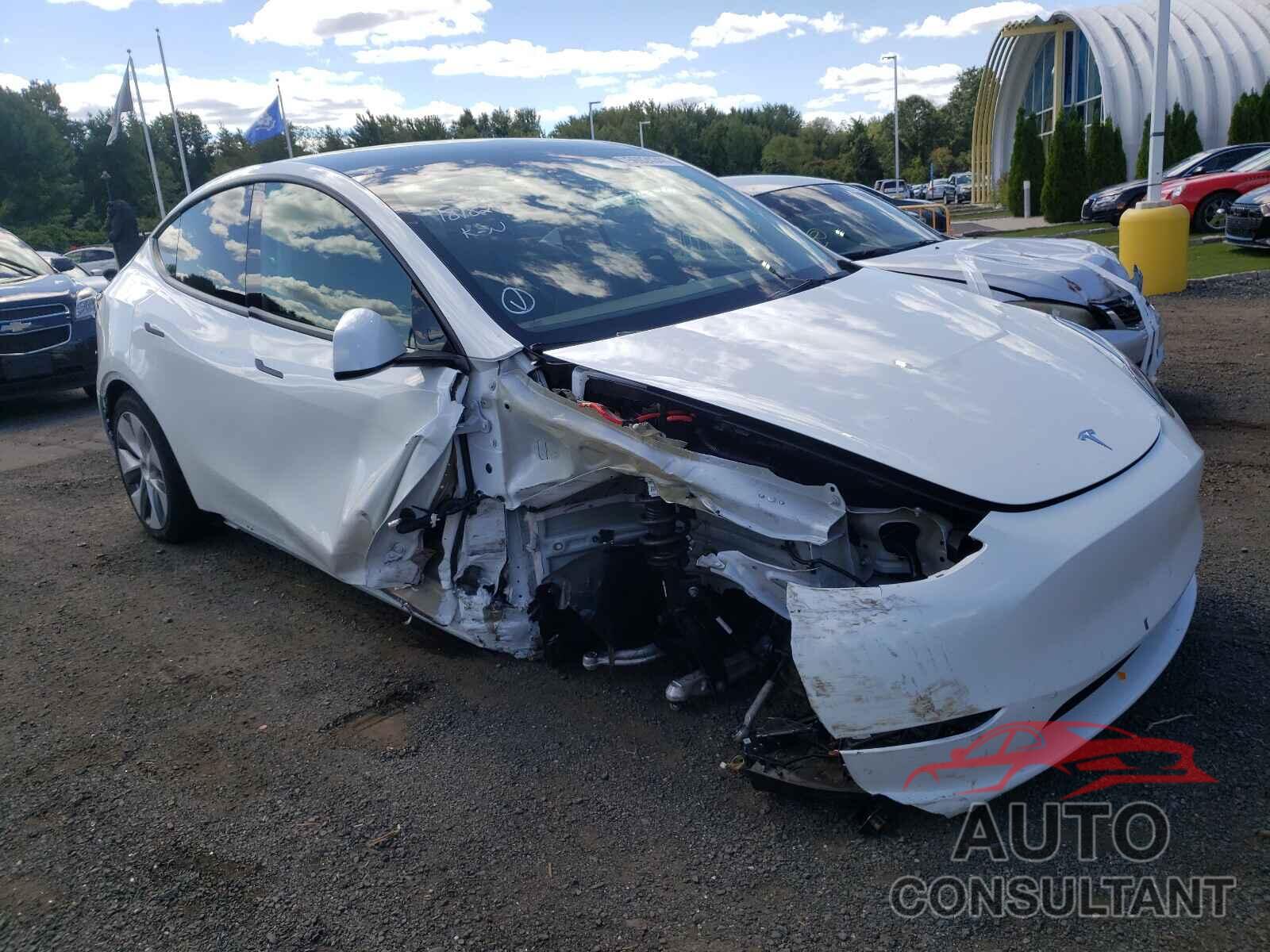 TESLA MODEL Y 2021 - 5YJYGDEE9MF204877