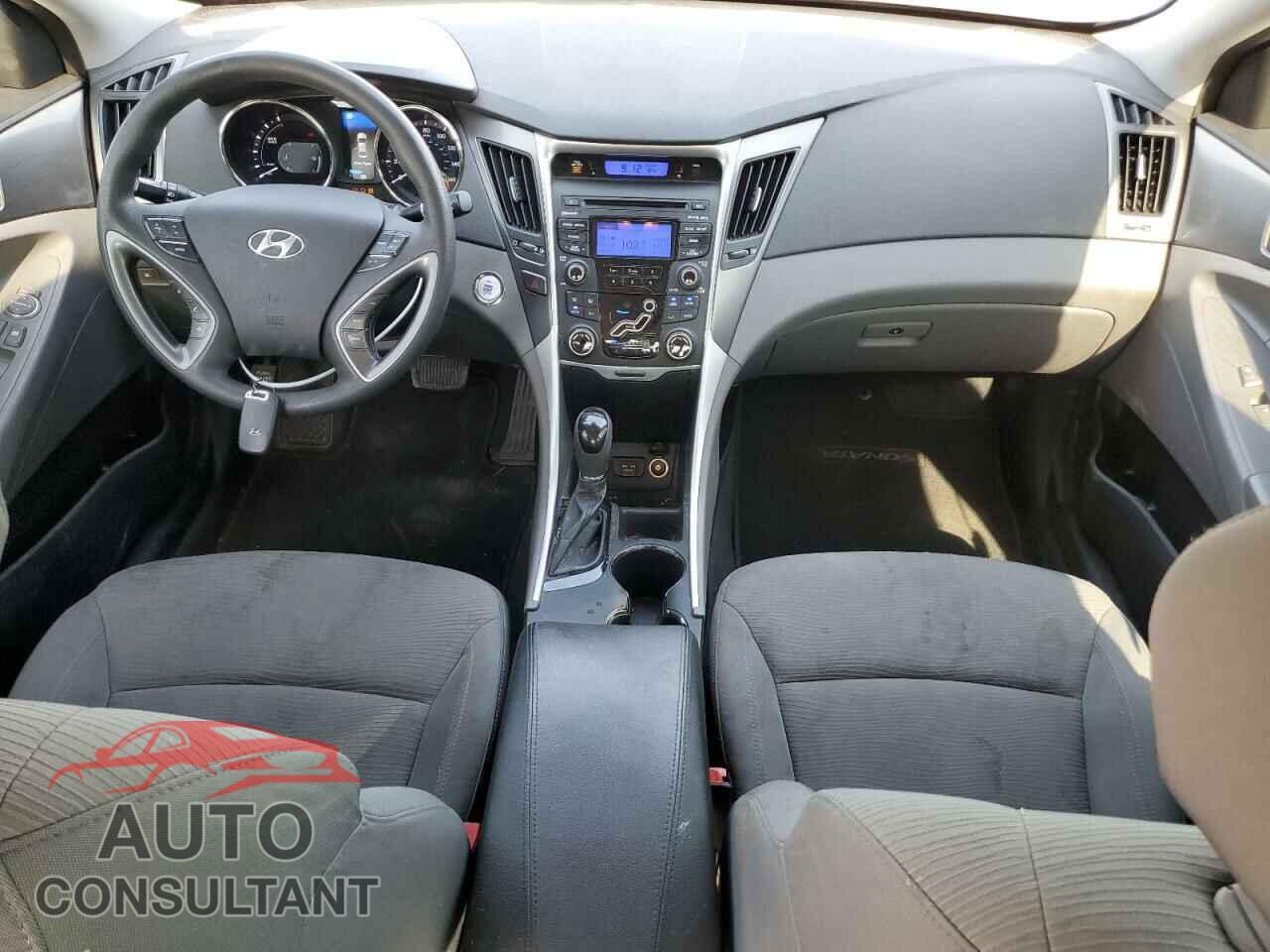 HYUNDAI SONATA 2012 - KMHEC4A40CA020412
