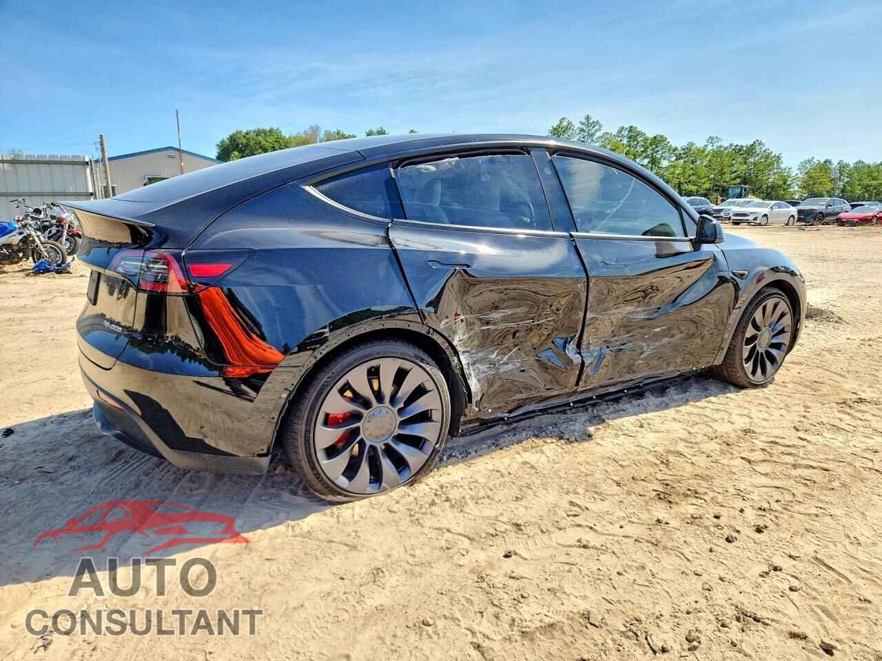 TESLA MODEL Y 2024 - 7SAYGDEF8RF039777
