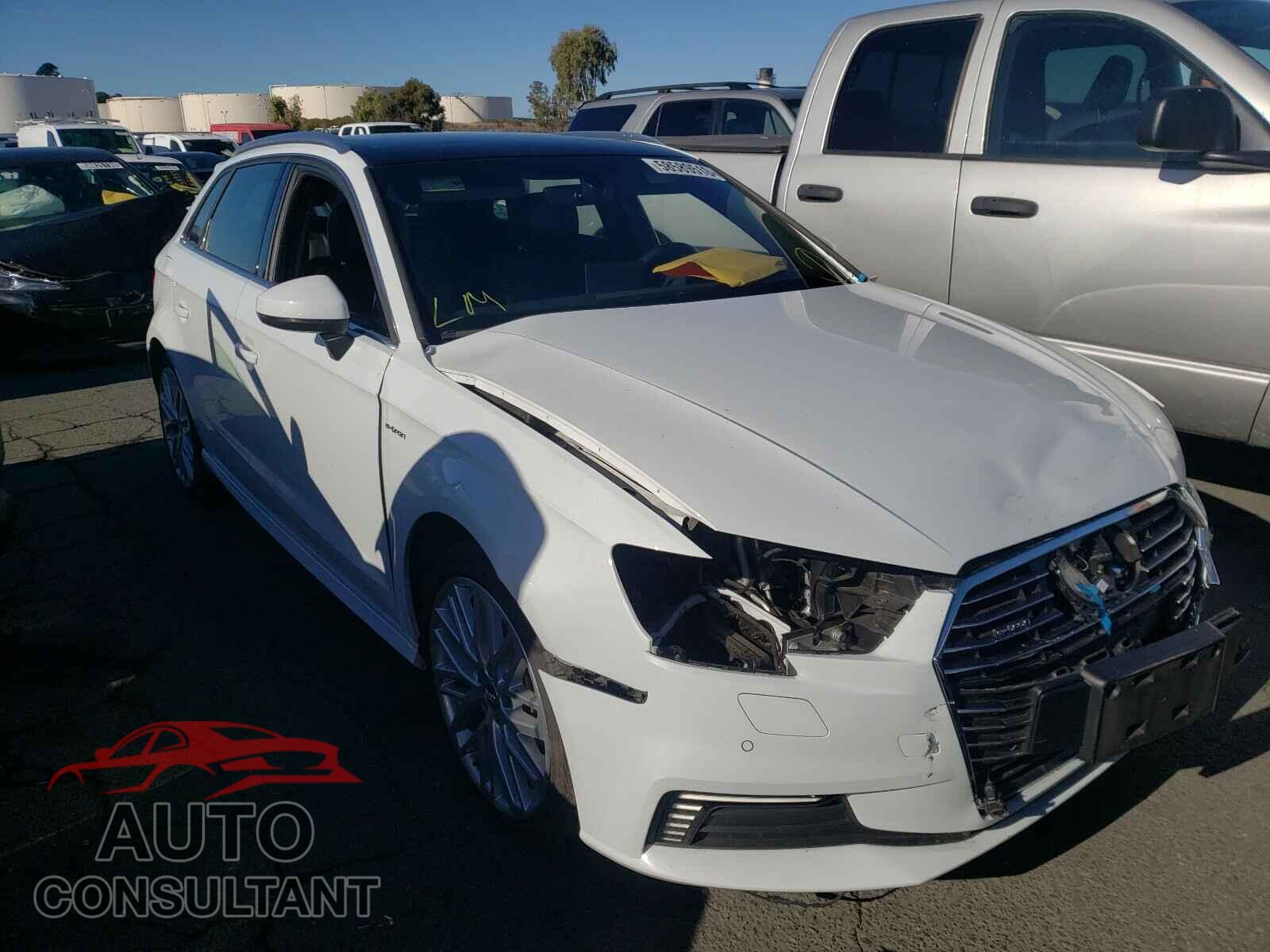 AUDI A3 2018 - WAUTPBFF2JA155271