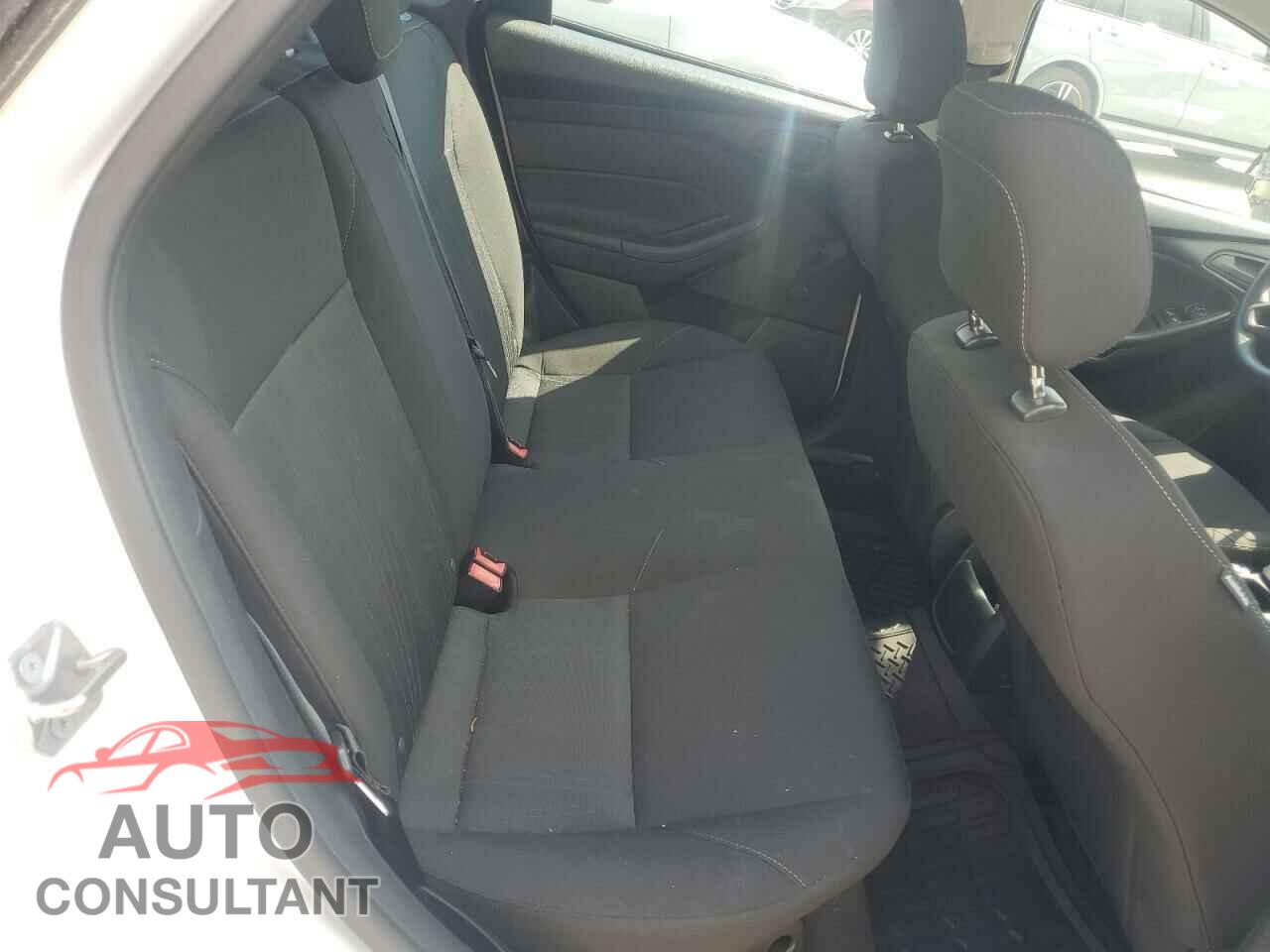 FORD FOCUS 2015 - 1FADP3E23FL333525