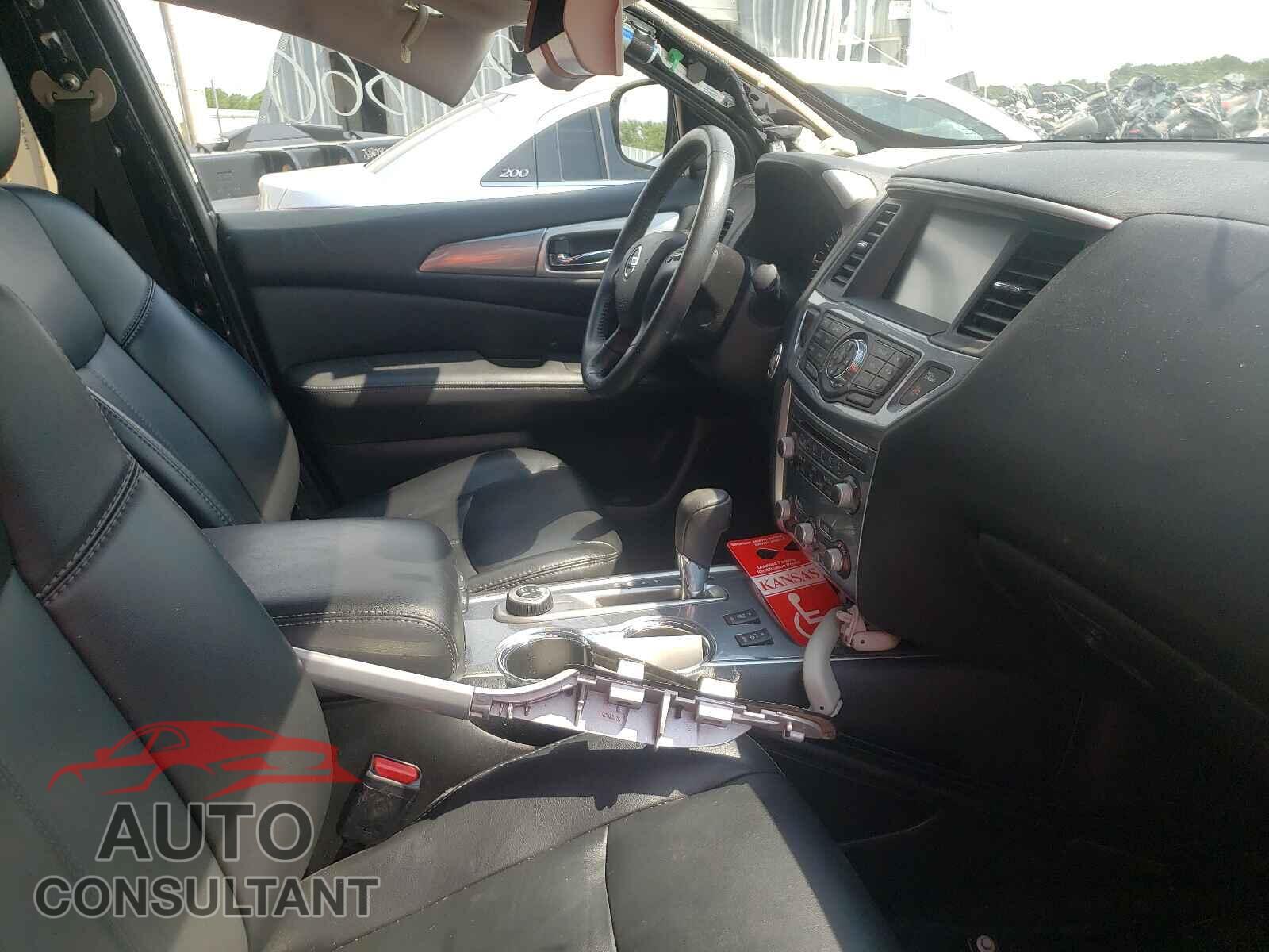 NISSAN PATHFINDER 2017 - 5N1DR2MM8HC644576