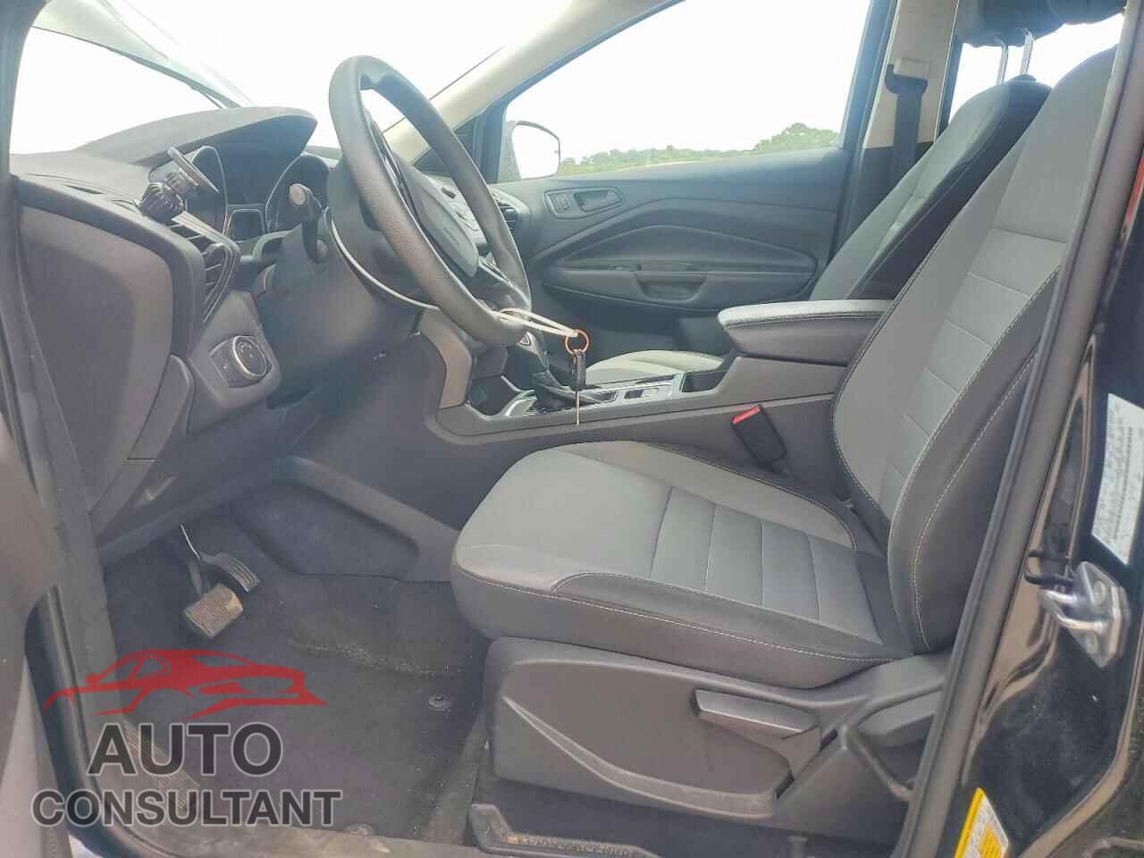 FORD ESCAPE 2017 - 1FMCU0F70HUD64151