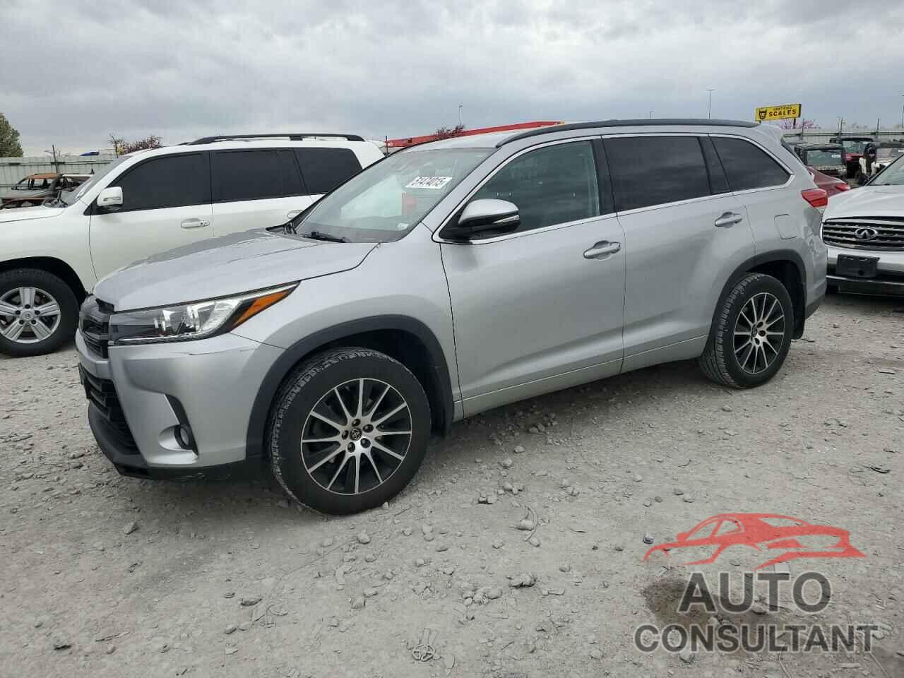 TOYOTA HIGHLANDER 2018 - 5TDJZRFH0JS849992