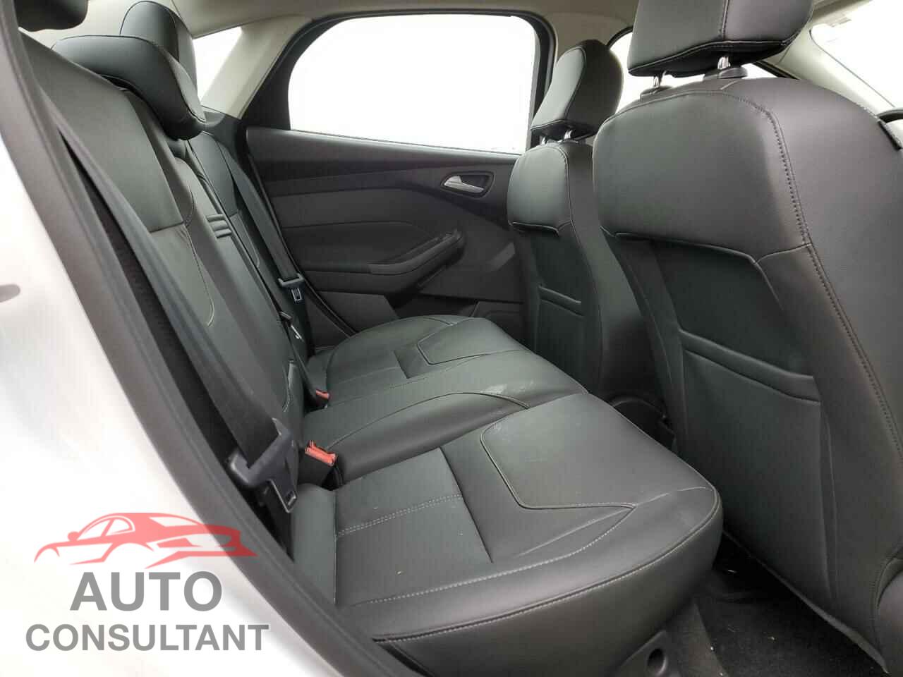 FORD FOCUS 2015 - 1FADP3F27FL269424