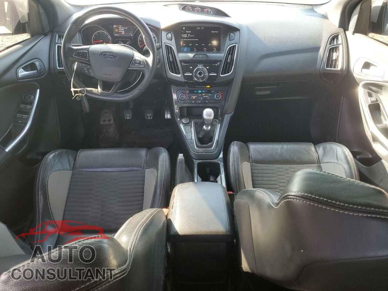 FORD FOCUS 2017 - 1FADP3L93HL349064