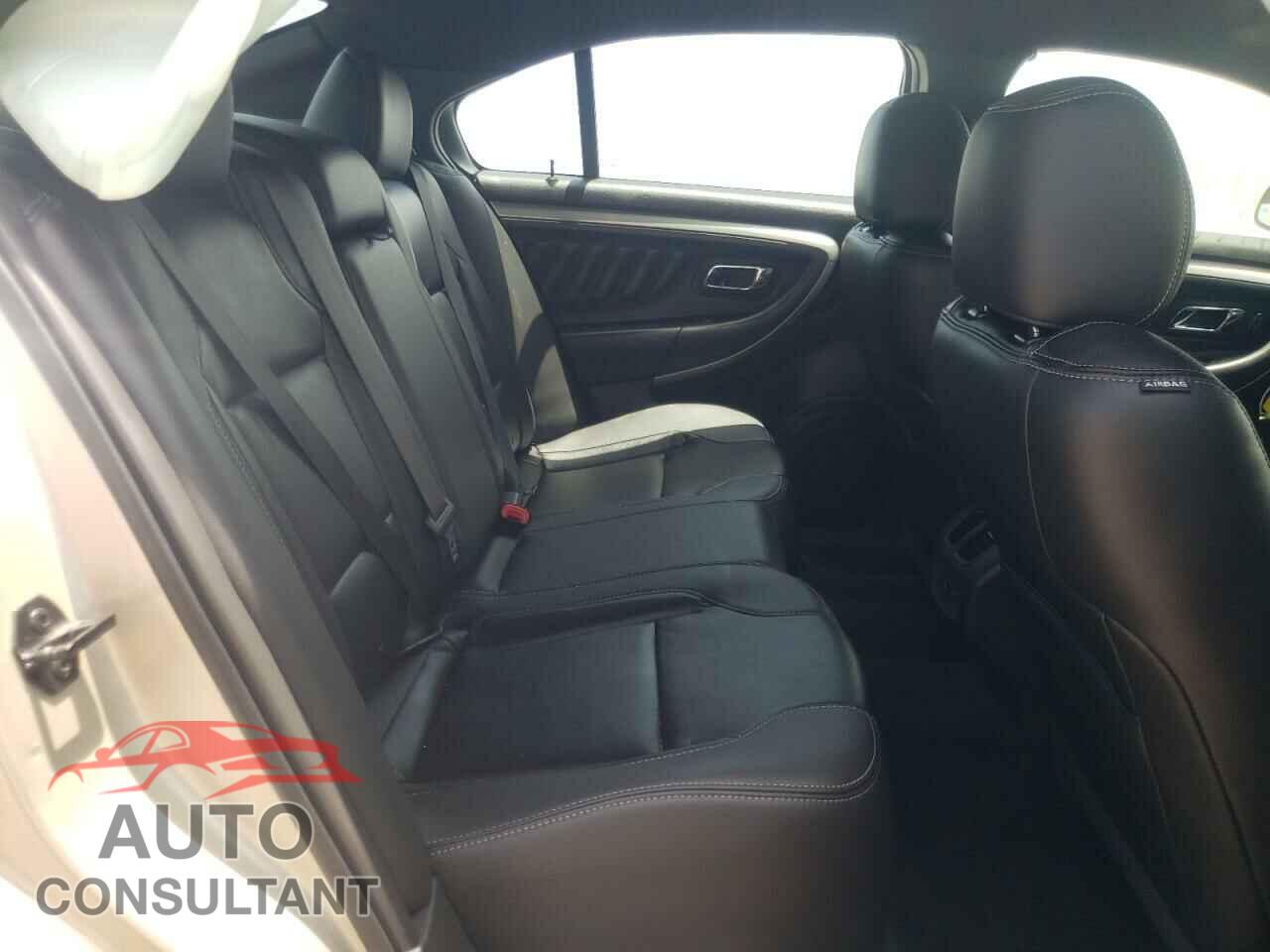 FORD TAURUS 2018 - 1FAHP2E81JG111924