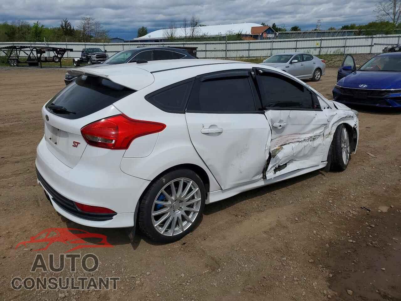 FORD FOCUS 2018 - 1FADP3L99JL310307
