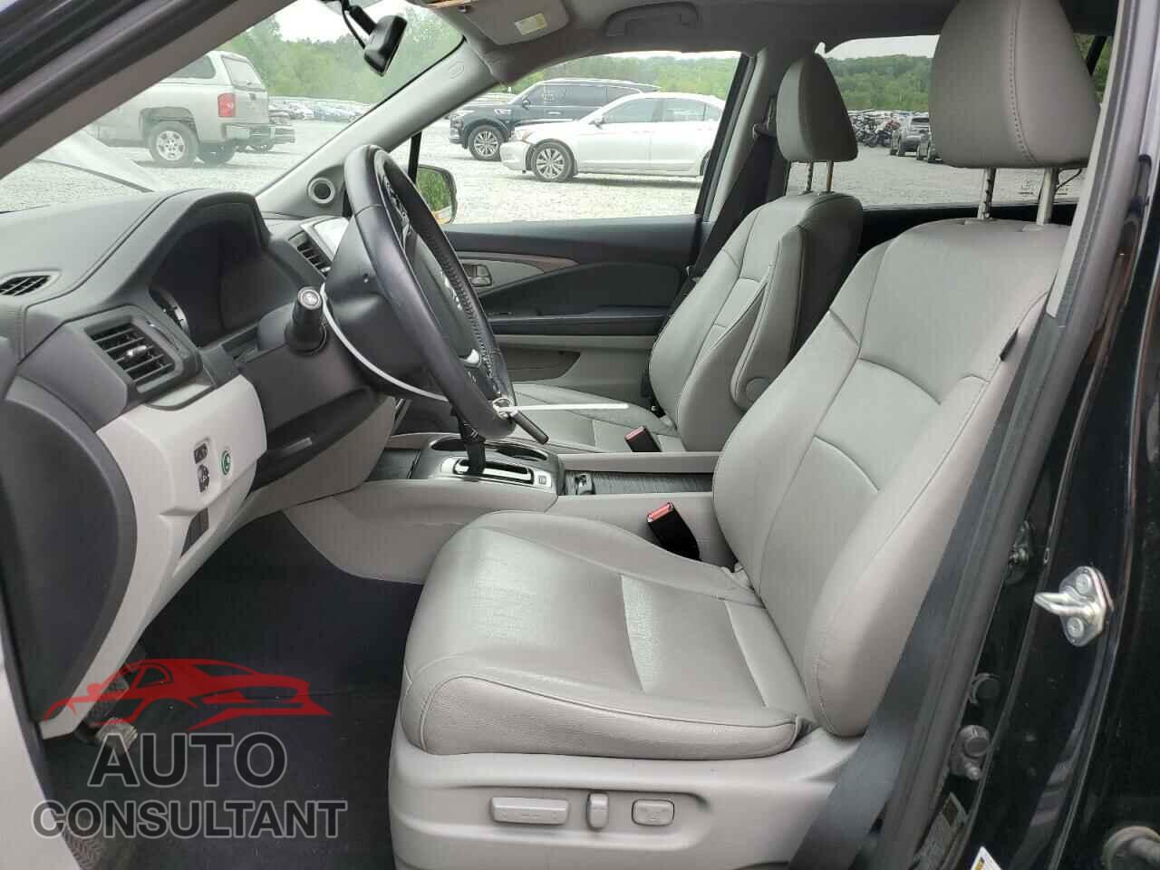 HONDA PILOT 2017 - 5FNYF6H58HB038528