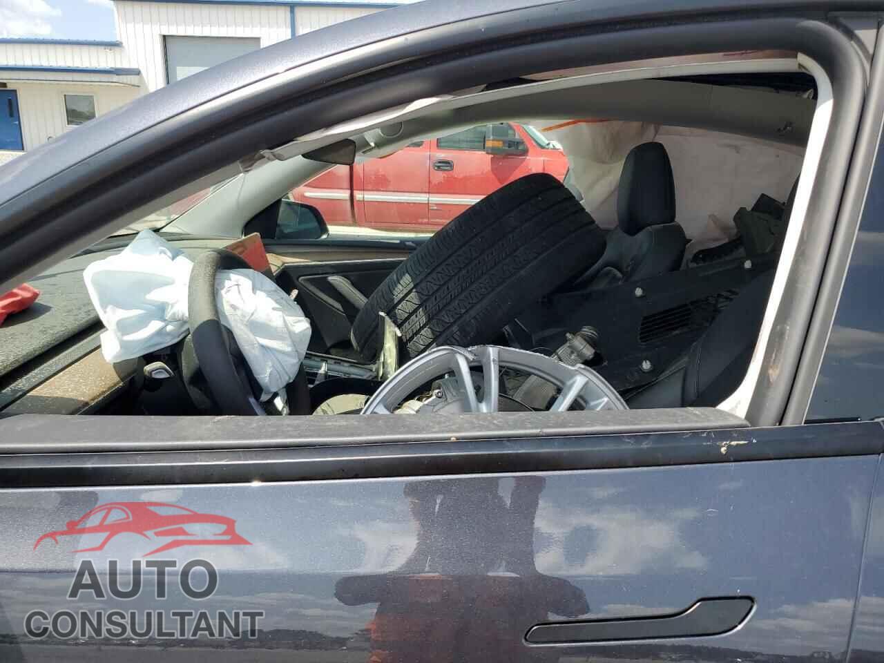 TESLA MODEL Y 2024 - 7SAYGDED2RF094708