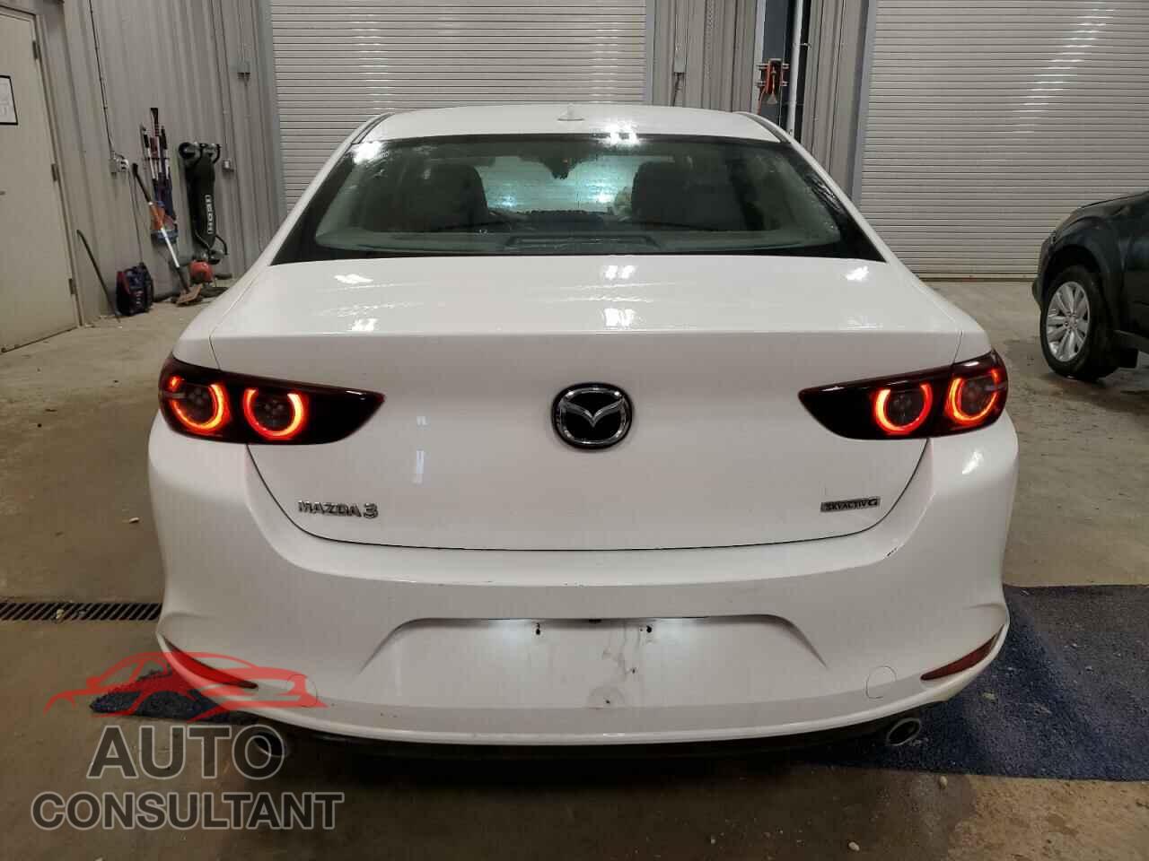 MAZDA 3 2019 - 3MZBPAEM1KM101048